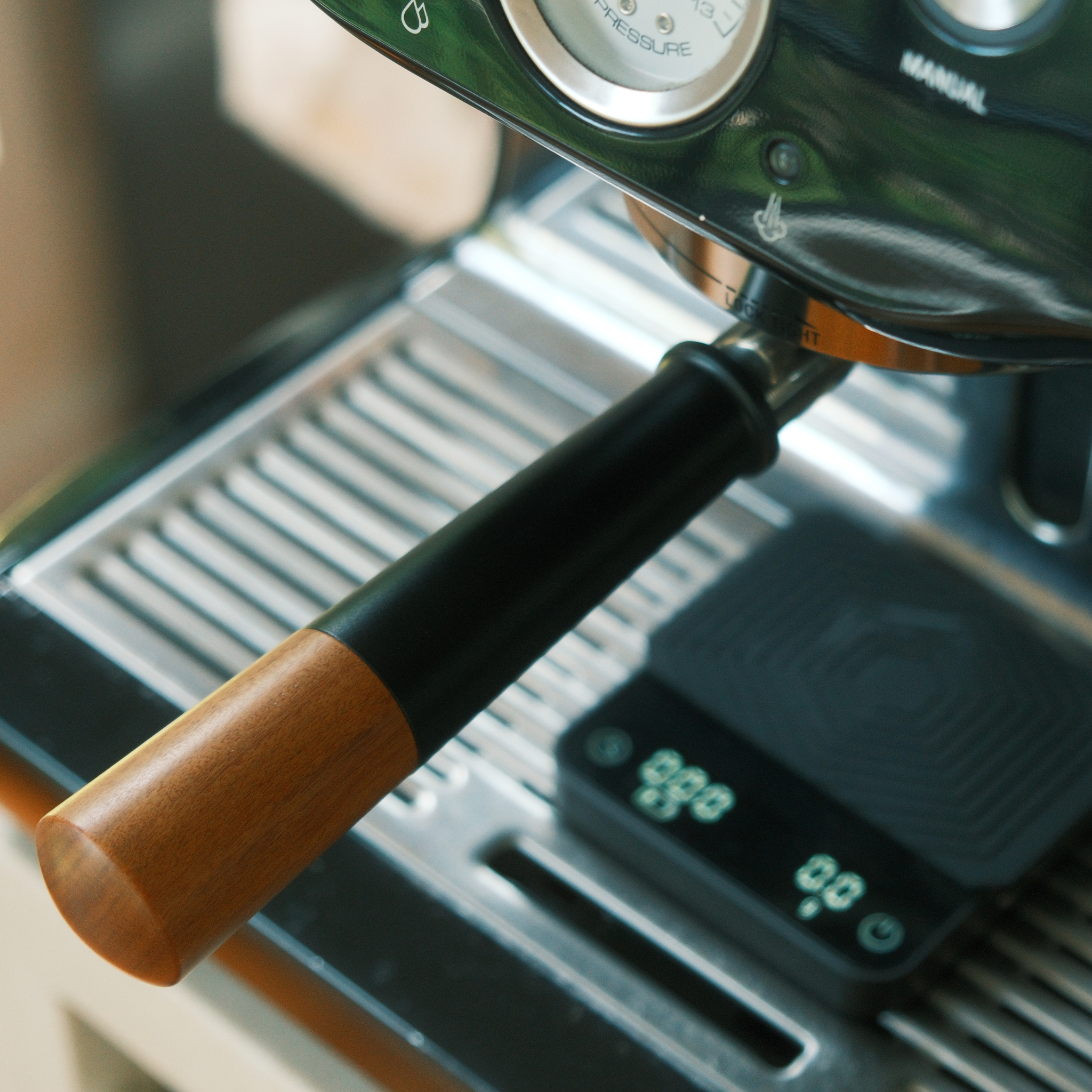 Breville 54mm Bottomless Portafilter – Aluminium & Rosewood Handle