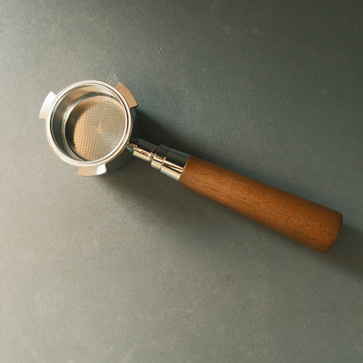 De'Longhi Dedica 51mm Bottomless Portafilter - Walnut Timber Handle