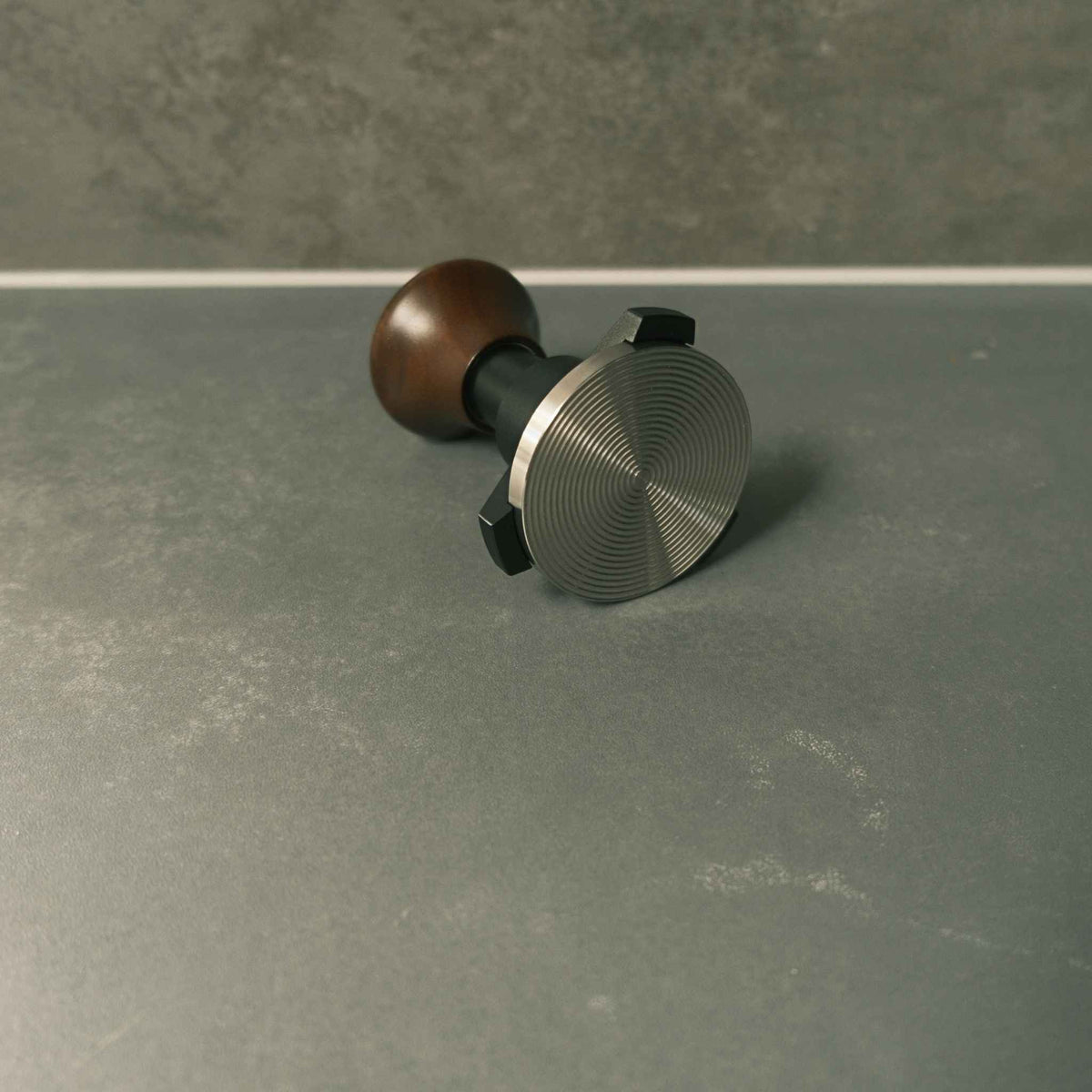Triple-Spring Calibrated Self-Levelling Tamper - Walnut & Black